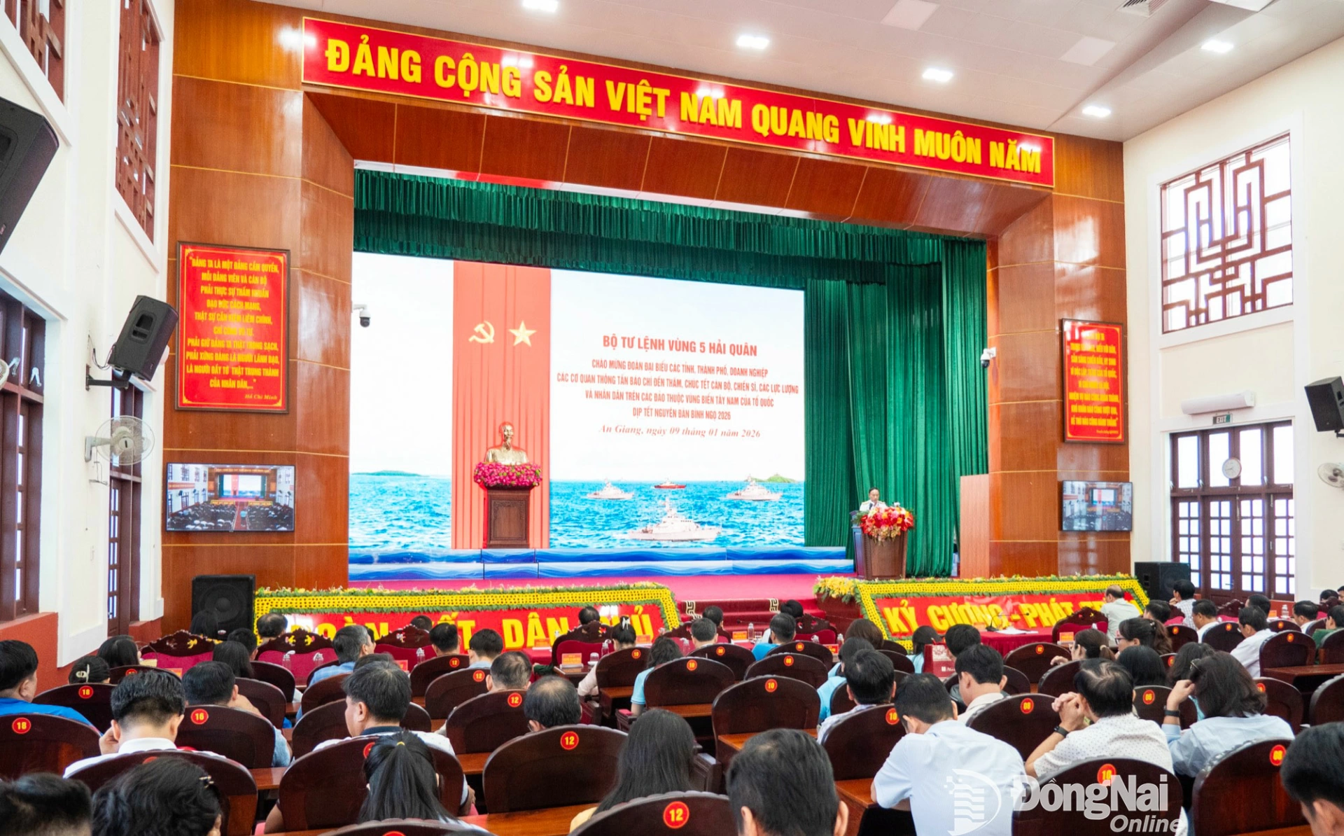 Hơn 200 đại biểu các tỉnh, thành phố, đơn vị, doanh nghiệp đi thăm, động viên, chúc Tết Bính Ngọ 2026 các lực lượng và nhân dân trên vùng biển Tây Nam của Tổ quốc. Ảnh: Xuân Lượng