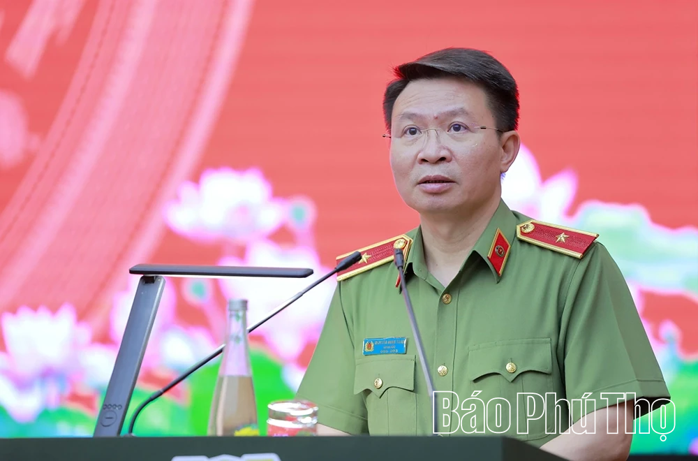 Chúc mừng và trao thưởng cho Công an tỉnh Phú Thọ có thành tích xuất sắc trong công tác đấu tranh phòng, chống tội phạm