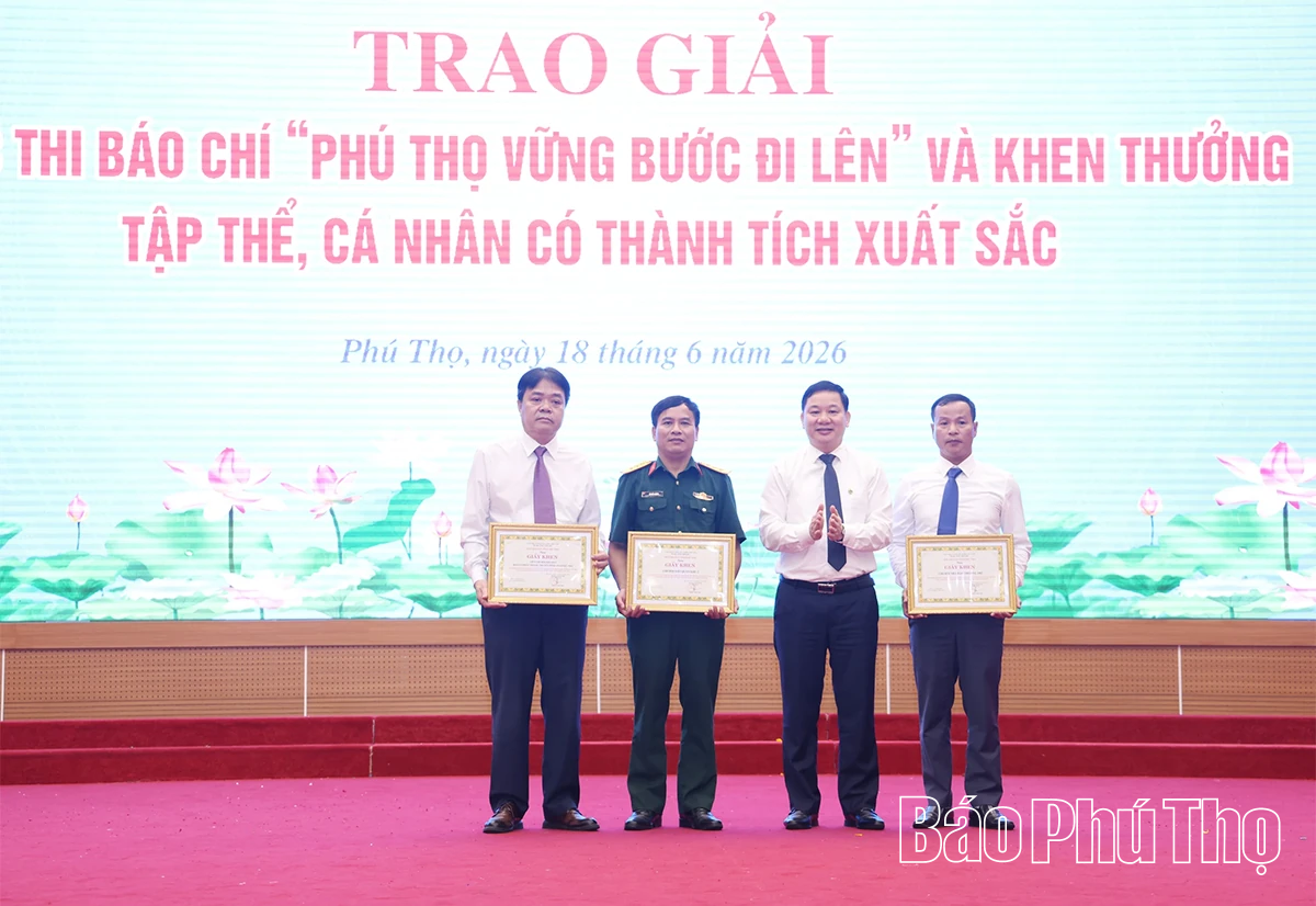 Trao giải cuộc thi báo chí “Phú Thọ vững bước đi lên” và khen thưởng tập thể, cá nhân có thành tích xuất sắc