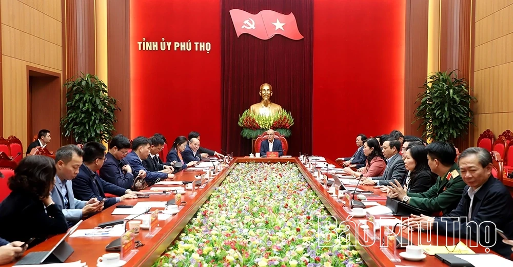 Cho &yacute; kiến về c&ocirc;ng t&aacute;c nh&acirc;n sự chuẩn bị bầu cử v&agrave; c&aacute;c nghị quyết, đề &aacute;n ph&aacute;t triển kinh tế - x&atilde; hội chiến lược