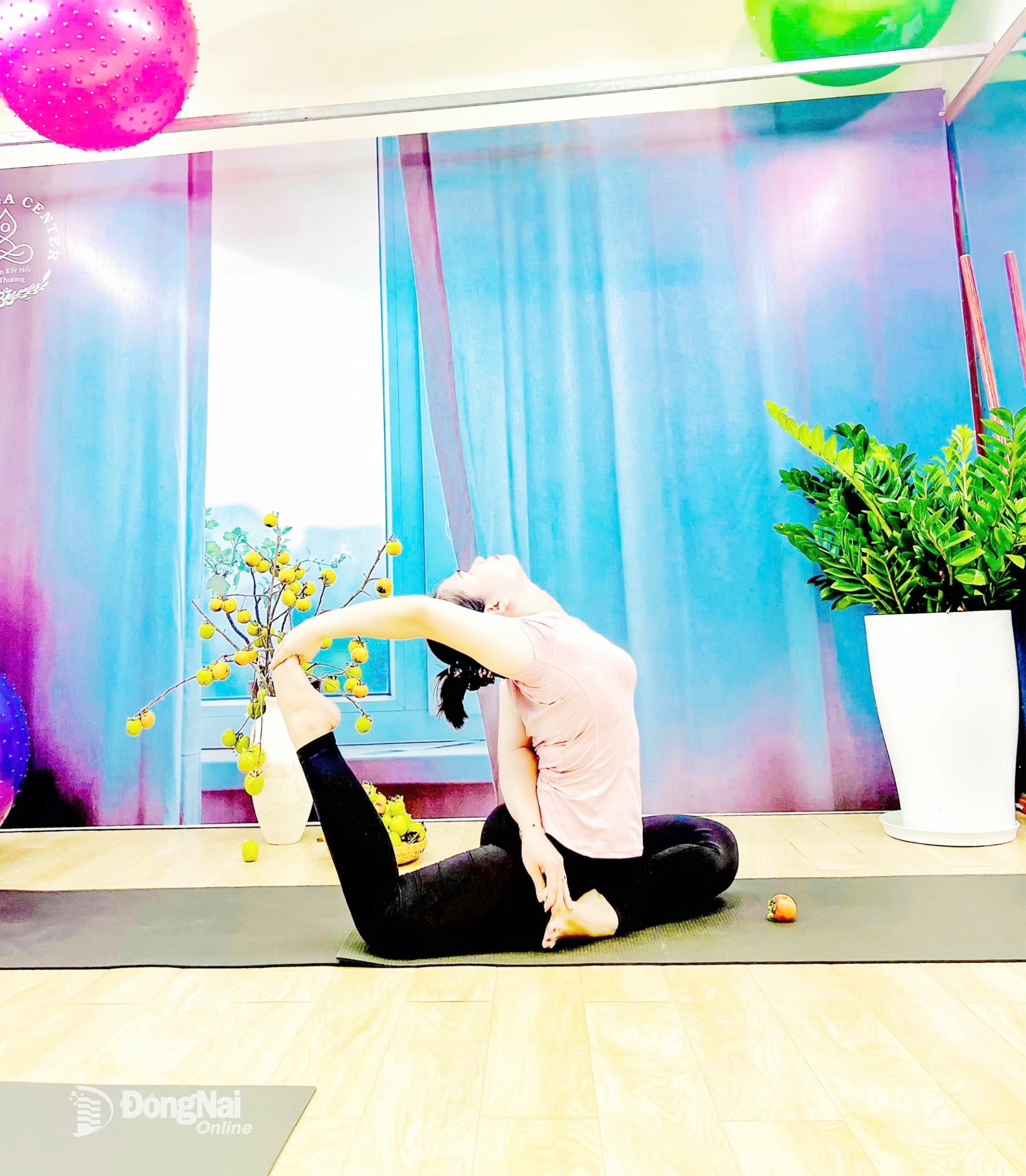 Chị Phương Thảo (ngụ phường Tam Hiệp) duy trì tập luyện yoga mỗi ngày.