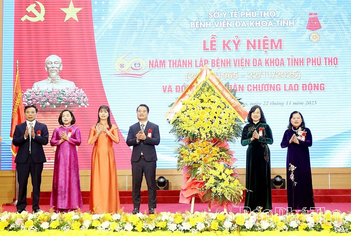 Bệnh viện Đa khoa tỉnh Phú Thọ kỷ niệm 60 năm thành lập và đón nhận Huân chương Lao động hạng Ba