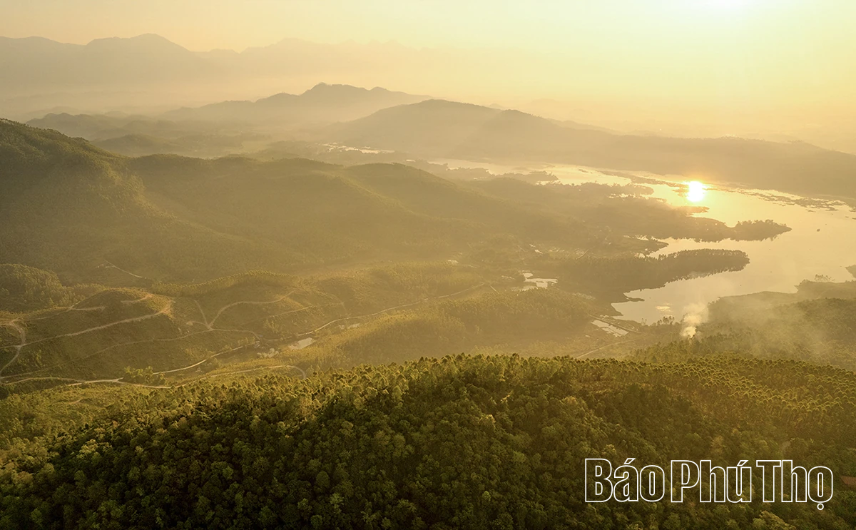 Nắng sớm hồ Vân Trục