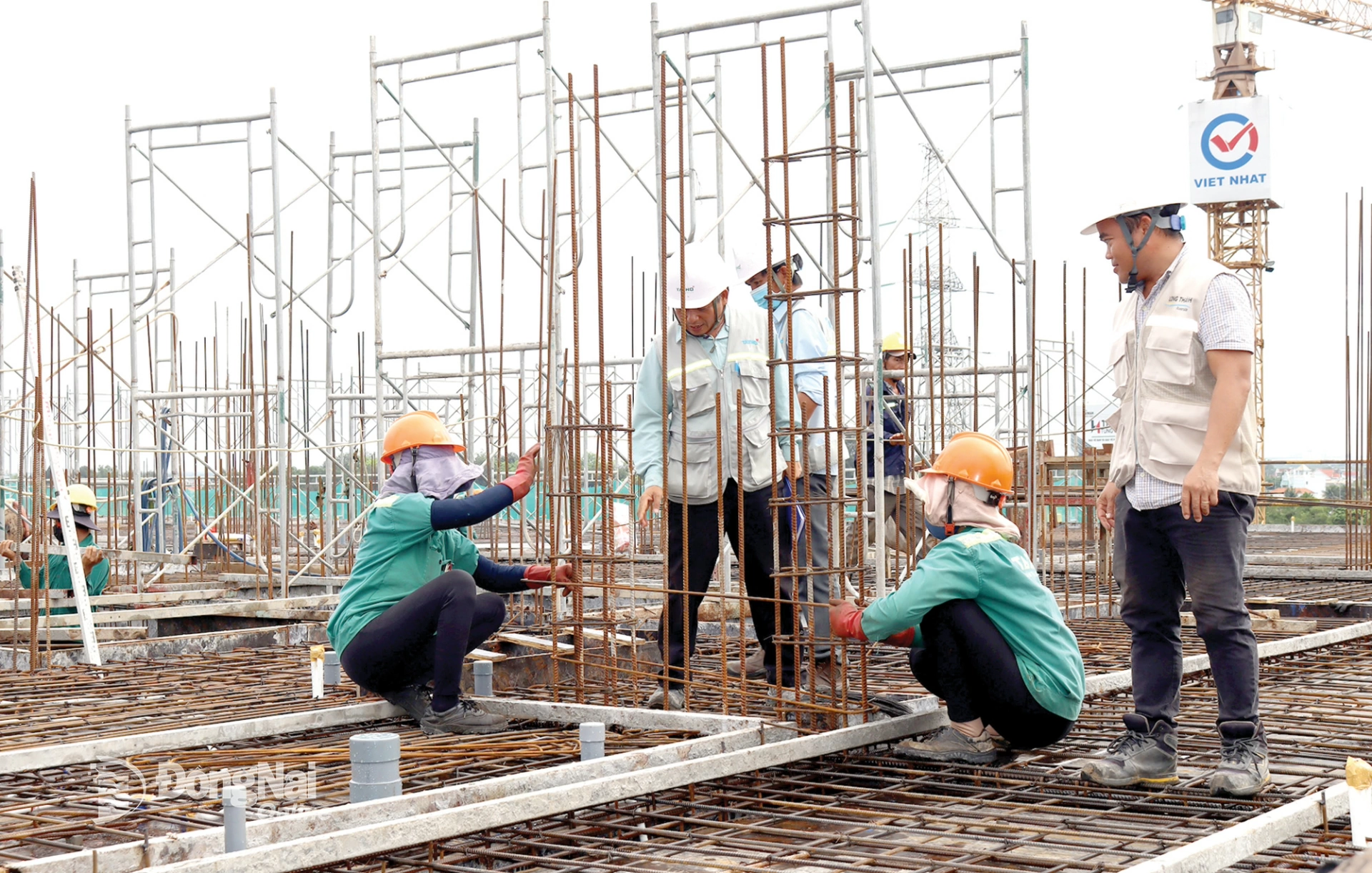 Thi công xây dựng dự án nhà ở xã hội tại xã Long Thành. Ảnh: Hoàng Lộc