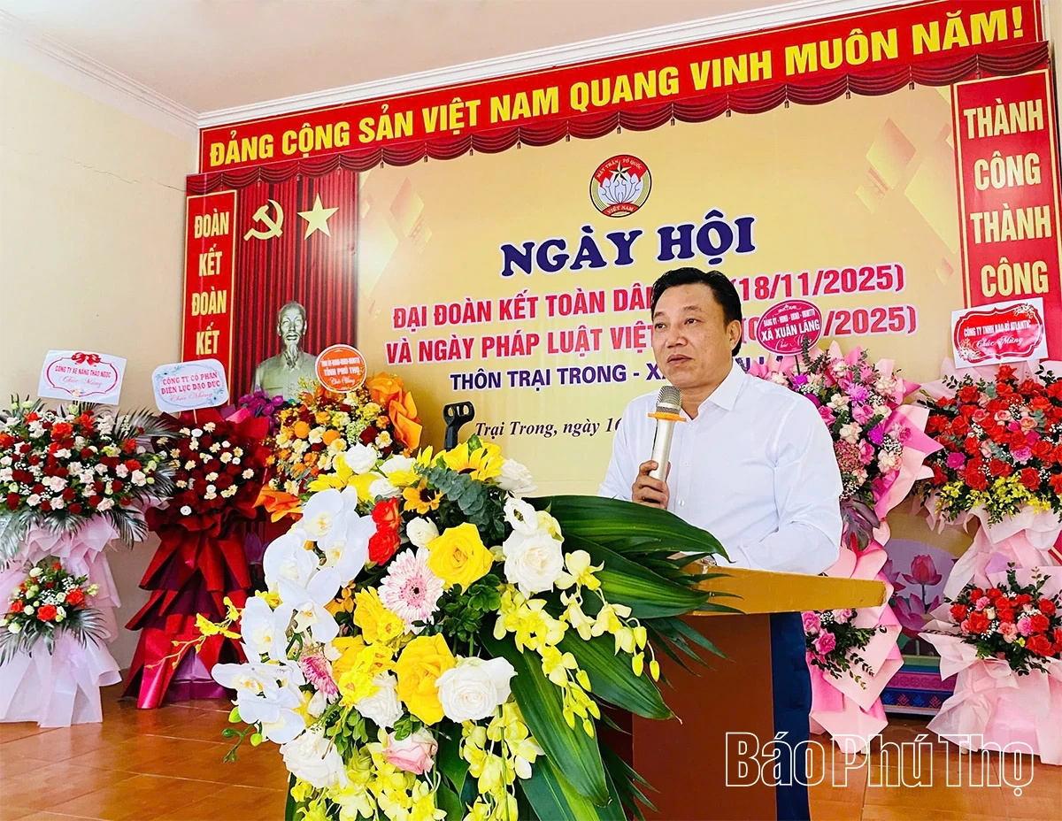 Phó Chủ tịch UBND tỉnh Nguyễn Huy Ngọc dự Ngày hội Đại đoàn kết toàn dân tộc tại thôn Trại Trong