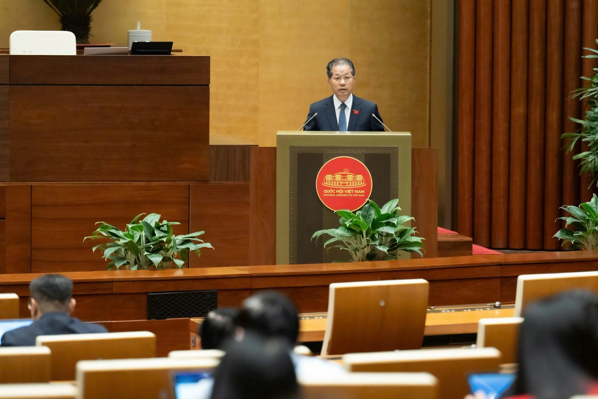 Chánh án Toà án Nhân dân tối cao Nguyễn Văn Quảng trình bày tờ trình về dự án Luật Tòa án chuyên biệt tại Trung tâm tài chính quốc tế    