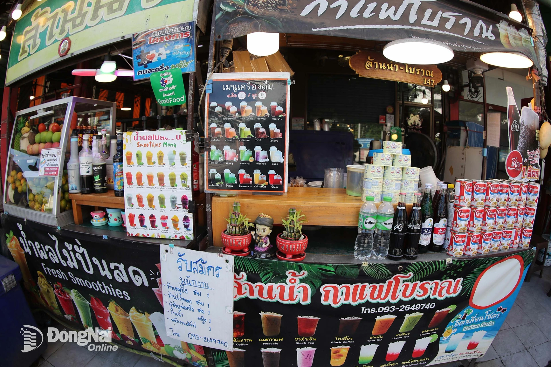 Hình 6,7,8,9: Khu vực ẩm thức bên ngoài sân vận động  