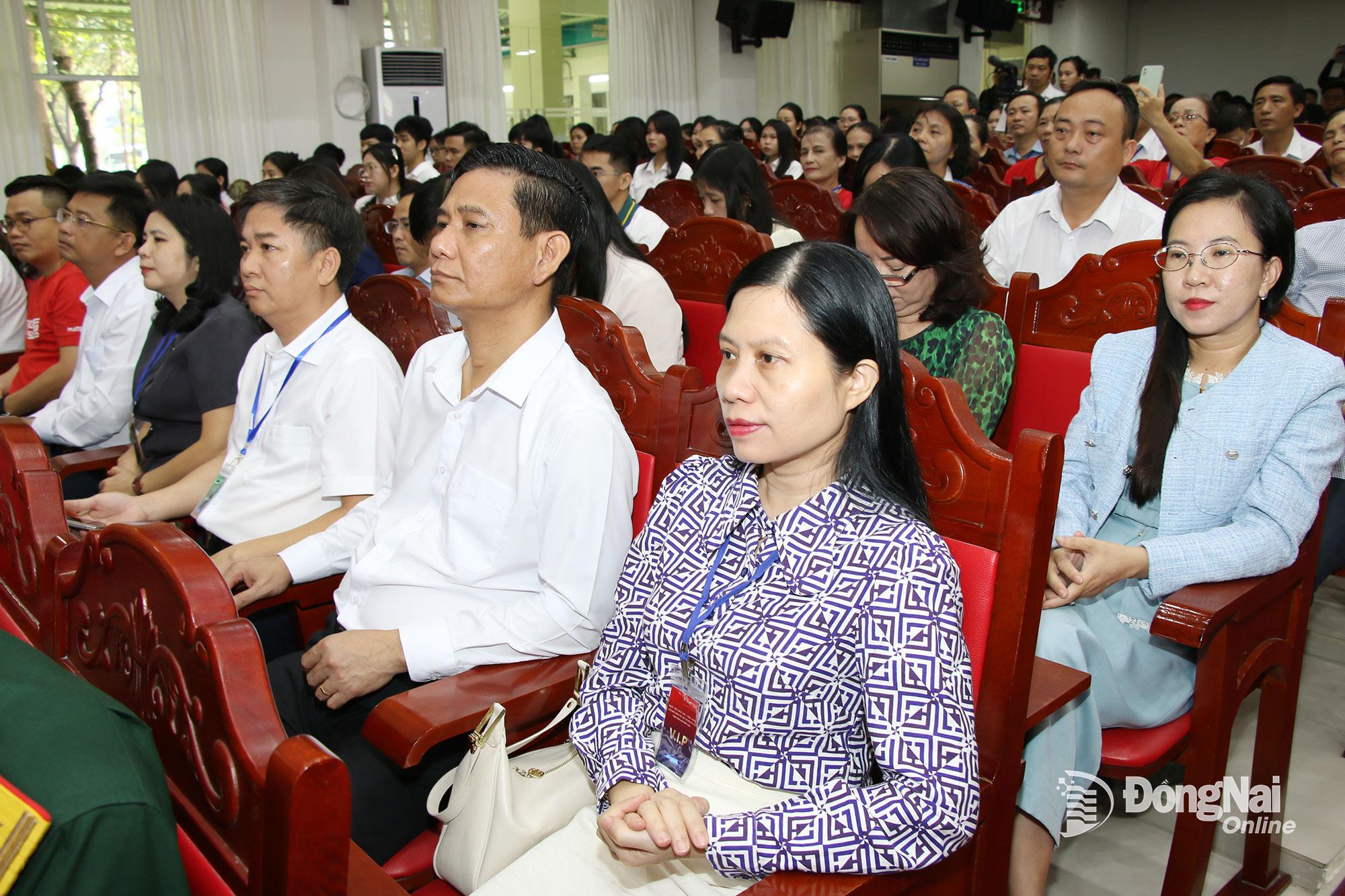 Các đại biểu tham dự chương trình. Ảnh: Hải Quân