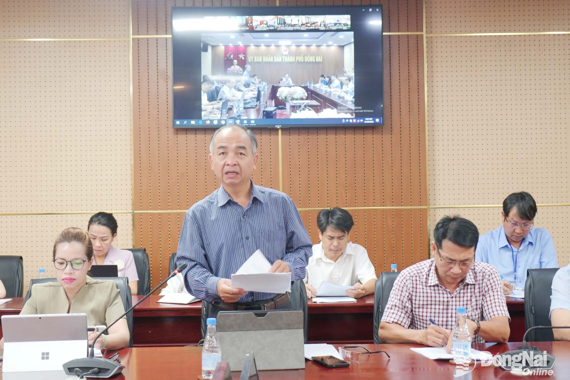 Đại diện các xã, phường phát biểu ý kiến về công tác phòng, chống dịch bệnh sốt xuất huyết. Ảnh: Hạnh Dung  