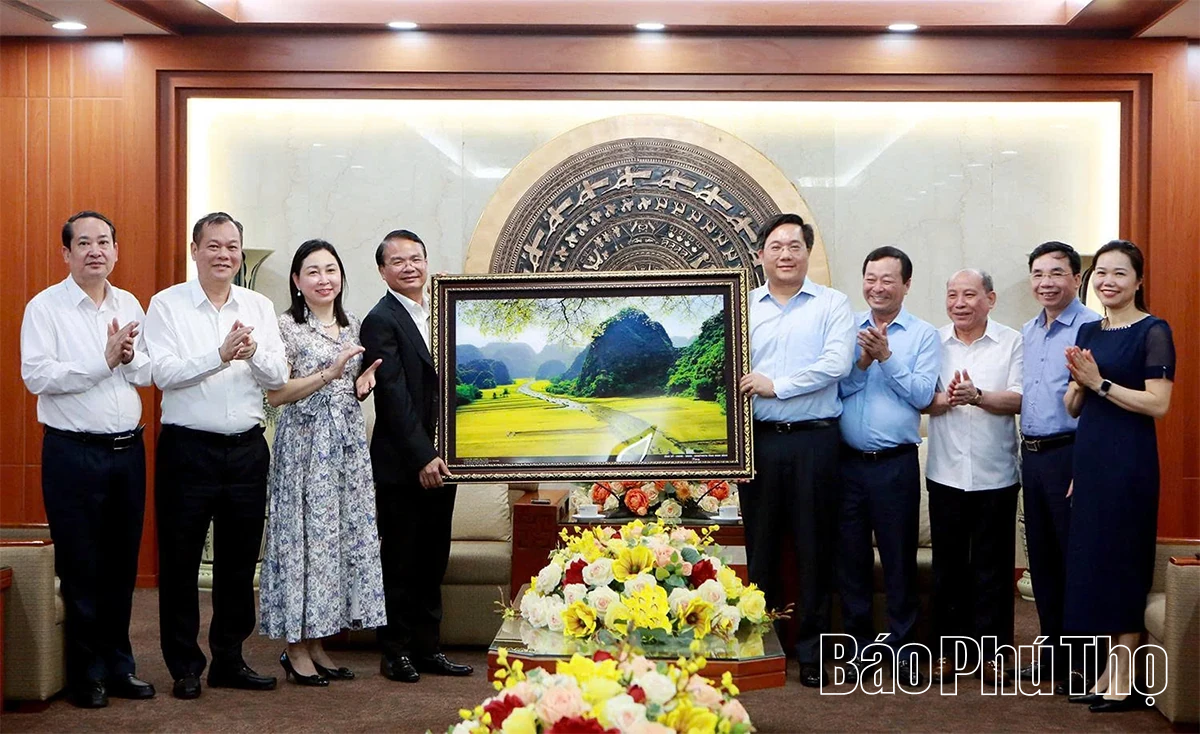 Đoàn công tác Ban Thường vụ Tỉnh ủy Ninh Bình thăm và làm việc với tỉnh Phú Thọ