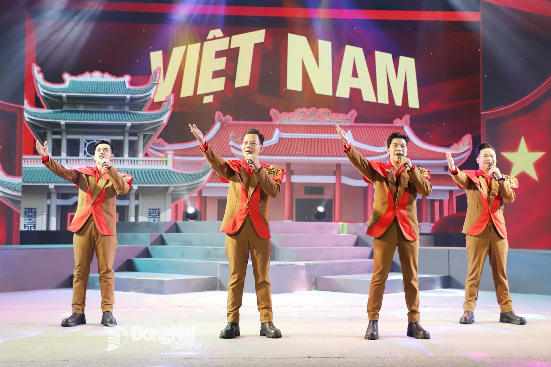 Biểu diễn nghệ thuật là hoạt động được mong chờ vào các dịp lễ. Trong ảnh: Một tiết mục do Nhà hát Nghệ thuật Đồng Nai biểu diễn trực tuyến nhân kỷ niệm 80 năm Cách mạng tháng Tám và Quốc khánh 2-9. Ảnh