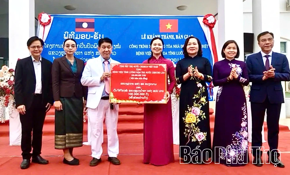 Khánh thành, bàn giao Tòa nhà điều trị đặc biệt tại tỉnh Luông Nậm Thà