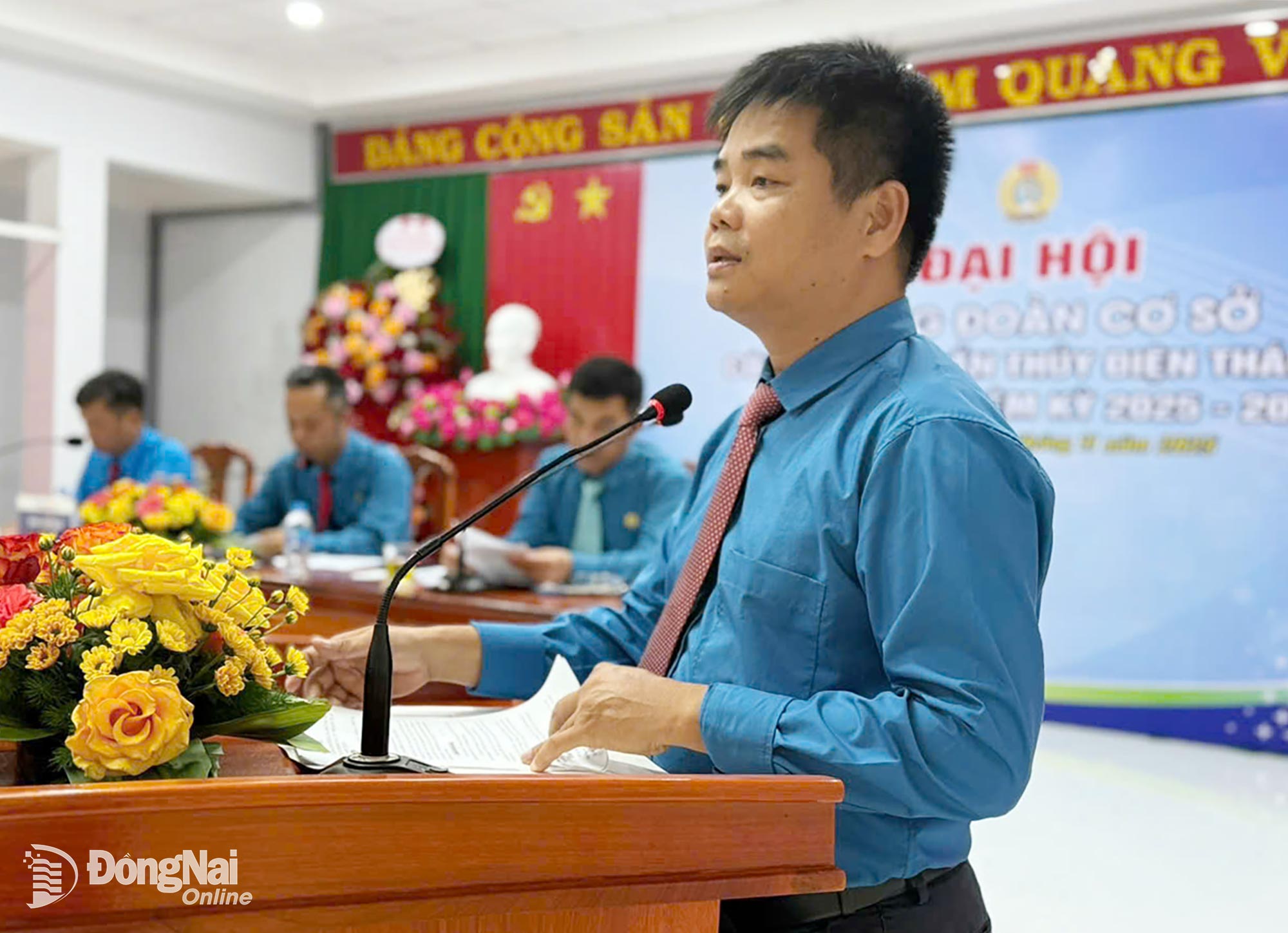 Phó Chủ tịch Công đoàn EVNGENCO2 Nguyễn Văn Ngộ phát biểu chỉ đạo tại đại hội. Ảnh: Ngọc Bích  