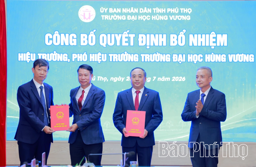 Công bố quyết định bổ nhiệm Hiệu trưởng, Phó Hiệu trưởng Trường Đại học Hùng Vương
