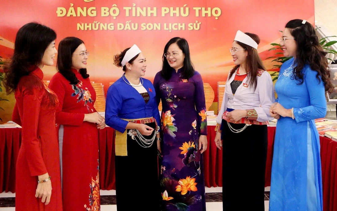 Phú Thọ siết chặt văn hóa công sở: 4 xin - 4 luôn, không mặc quần bò, váy ngắn