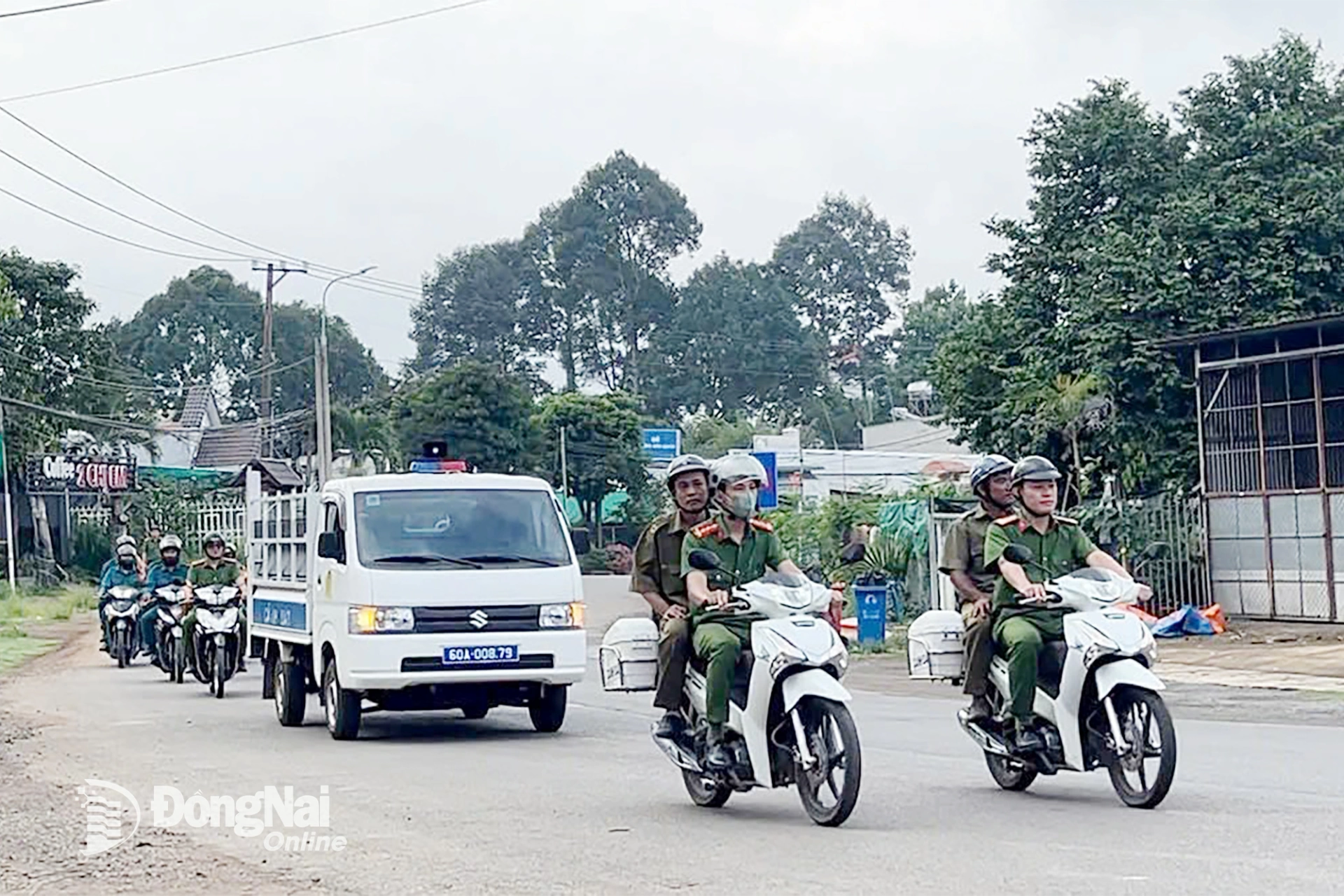 Công an xã Phú Hòa ra quân tuần tra, bảo vệ cuộc sống bình yên cho nhân dân. Ảnh: Thanh Sơn