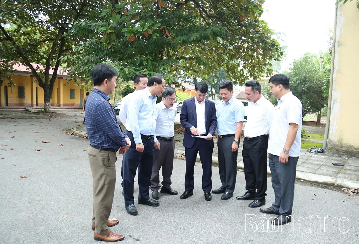 Phó Chủ tịch UBND tỉnh Nguyễn Khắc Hiếu kiểm tra cơ sở vật chất một số trường THPT khu vực Vĩnh Phúc