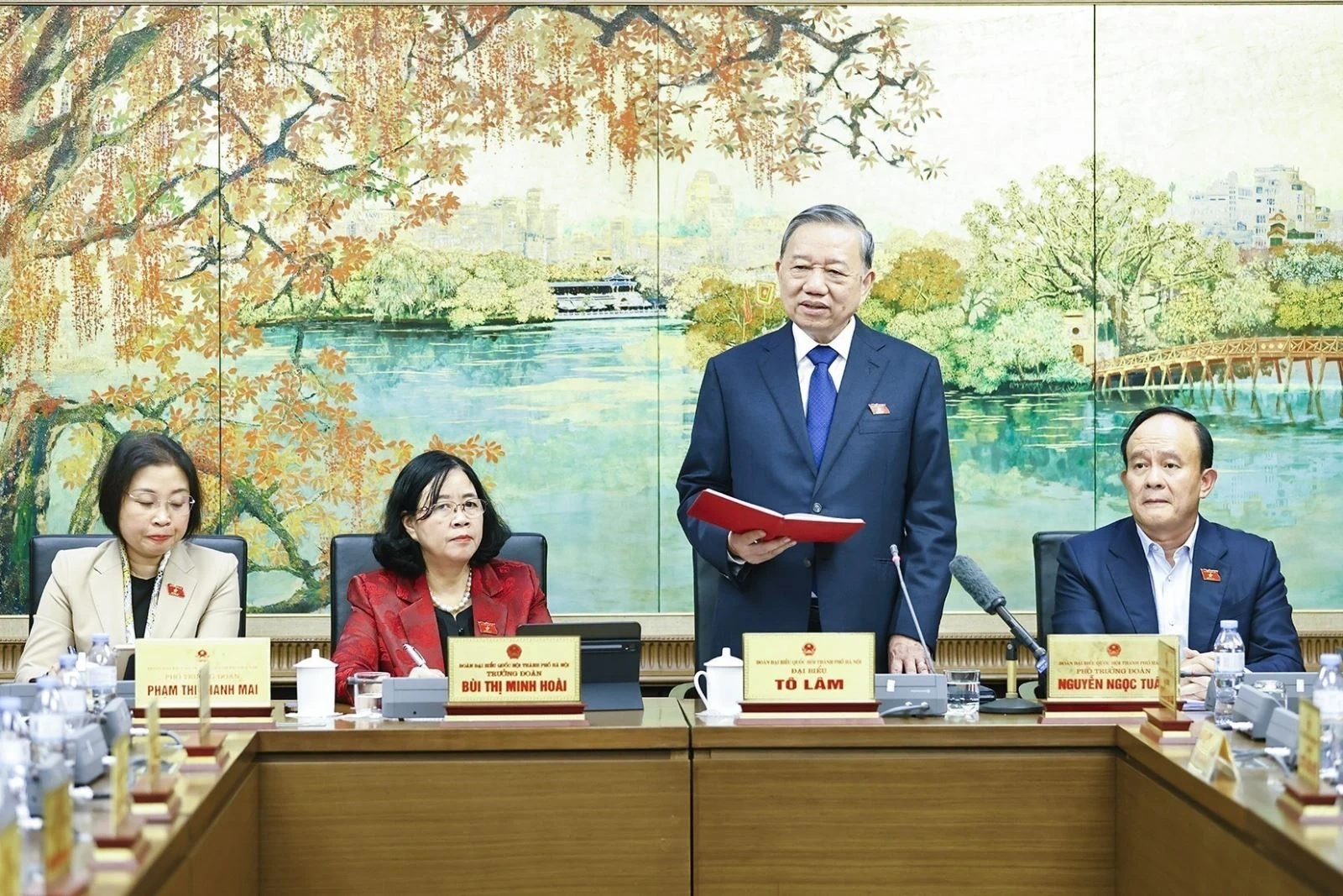 Ngày 5/11, Quốc hội dành cả ngày thảo luận ở tổ về 7 dự án luật