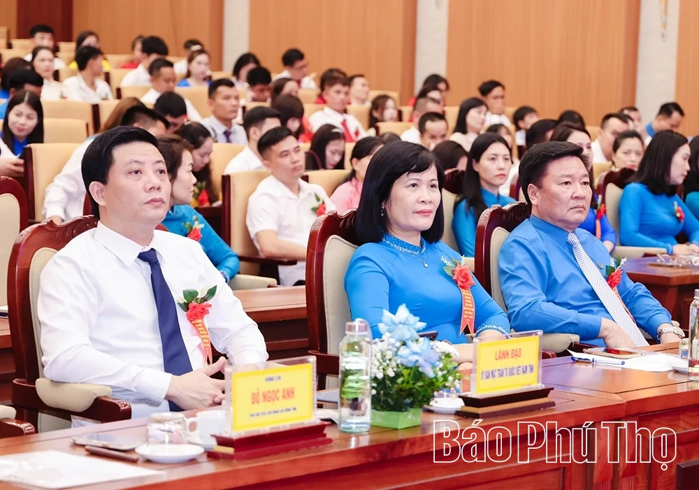 Biểu dương 60 gia đình công nhân, viên chức, lao động tiêu biểu tỉnh Phú Thọ