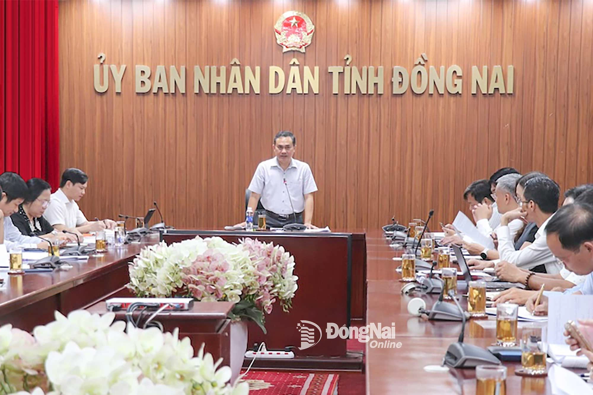 Ủy viên Ban Thường vụ Tỉnh ủy, Phó Chủ tịch UBND tỉnh Đồng Nai Lê Trường Sơn chủ trì cuộc họp. Ảnh: Hải Yến