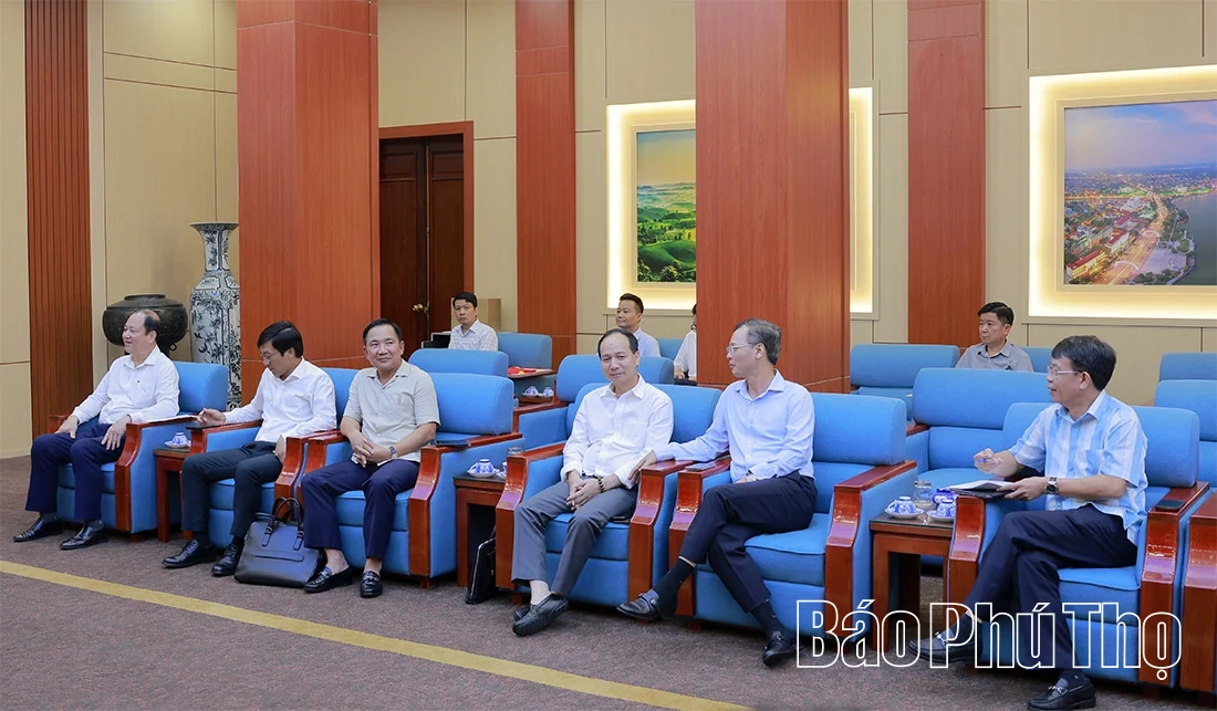 Chủ tịch UBND tỉnh Trần Duy Đông tiếp và làm việc với Tập đoàn SK