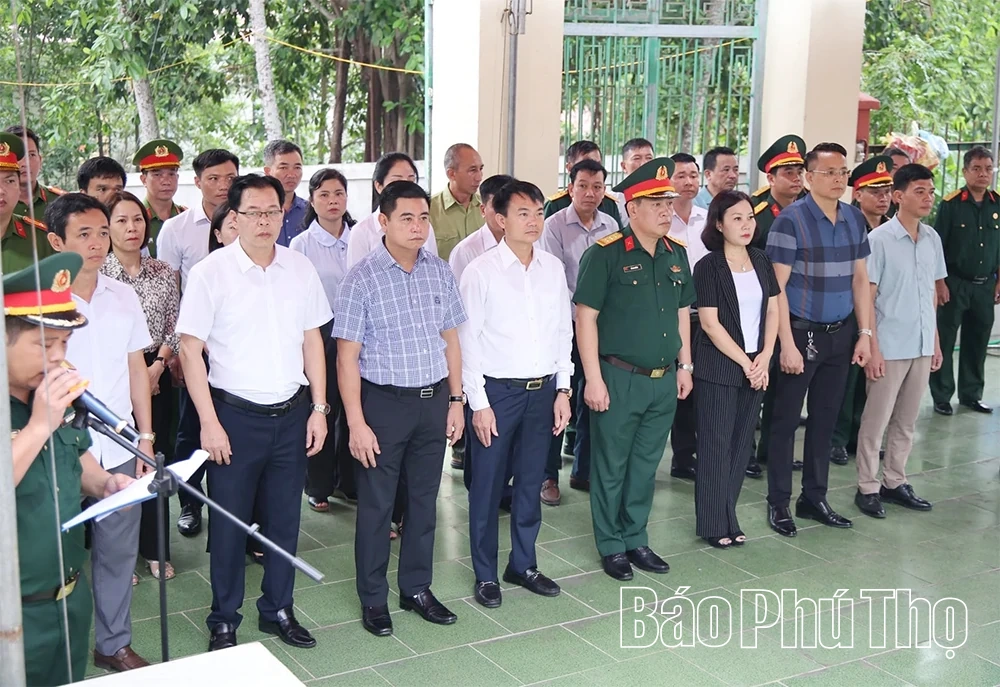 Xã Dân Chủ dâng hương tưởng niệm các anh hùng liệt sĩ, triển khai lấy mẫu hài cốt phục vụ giám định ADN
