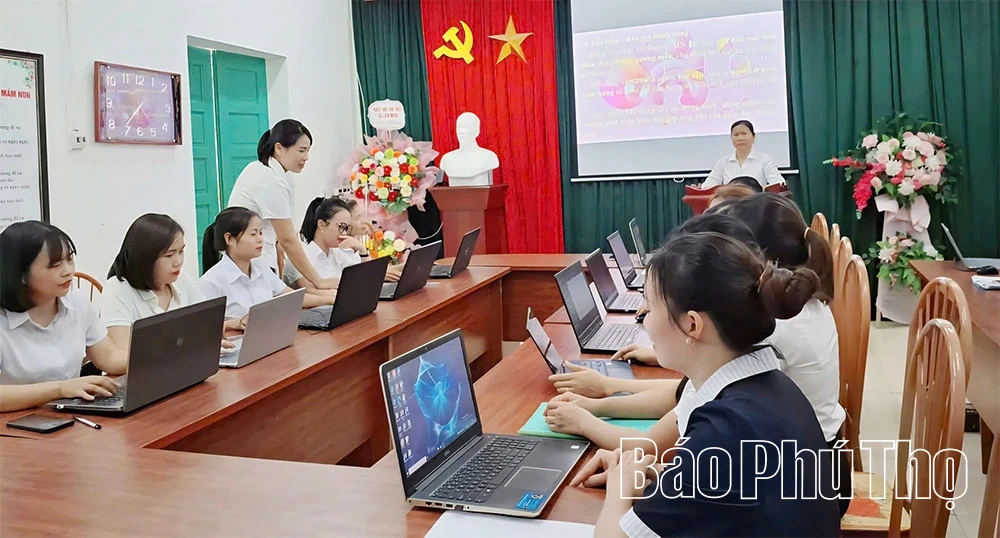 Đảng viên xã Liên Minh tiên phong học tập, làm chủ kỹ năng số