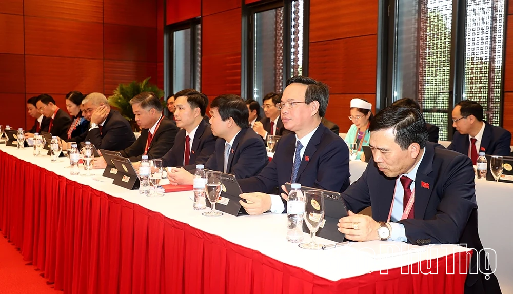 Đo&agrave;n đại biểu tỉnh Ph&uacute; Thọ đ&oacute;ng g&oacute;p nhiều &yacute; kiến v&agrave;o c&aacute;c dự thảo văn kiện tr&igrave;nh Đại hội XIV của Đảng