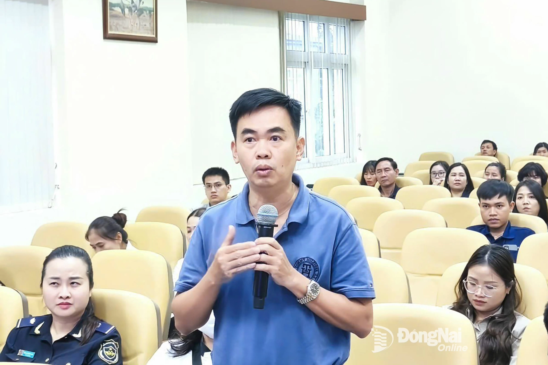 Đại diện doanh nghiệp trao đổi tại hội nghị. Ảnh: Vương Thế