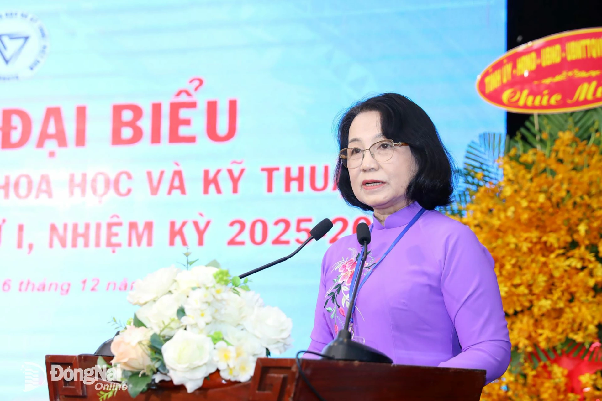 Phó Chủ tịch Hội Nữ trí thức tỉnh Đồng Nai Hoàng Thị Lài phát biểu tham luận tại đại hội. Ảnh: Huy Anh