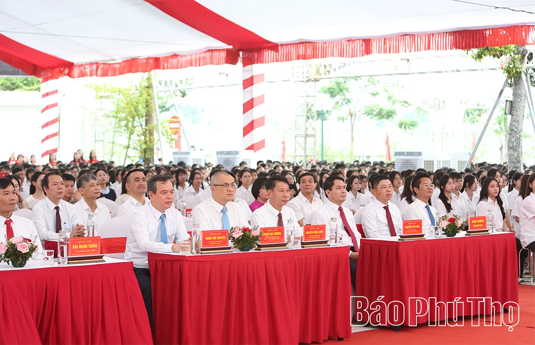 Bí thư Tỉnh ủy Phạm Đại Dương dự Lễ khai giảng năm học mới tại Trường THPT Chuyên Hùng Vương