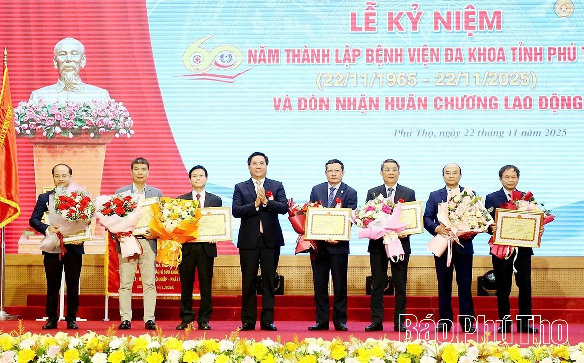 Bệnh viện Đa khoa tỉnh Phú Thọ kỷ niệm 60 năm thành lập và đón nhận Huân chương Lao động hạng Ba