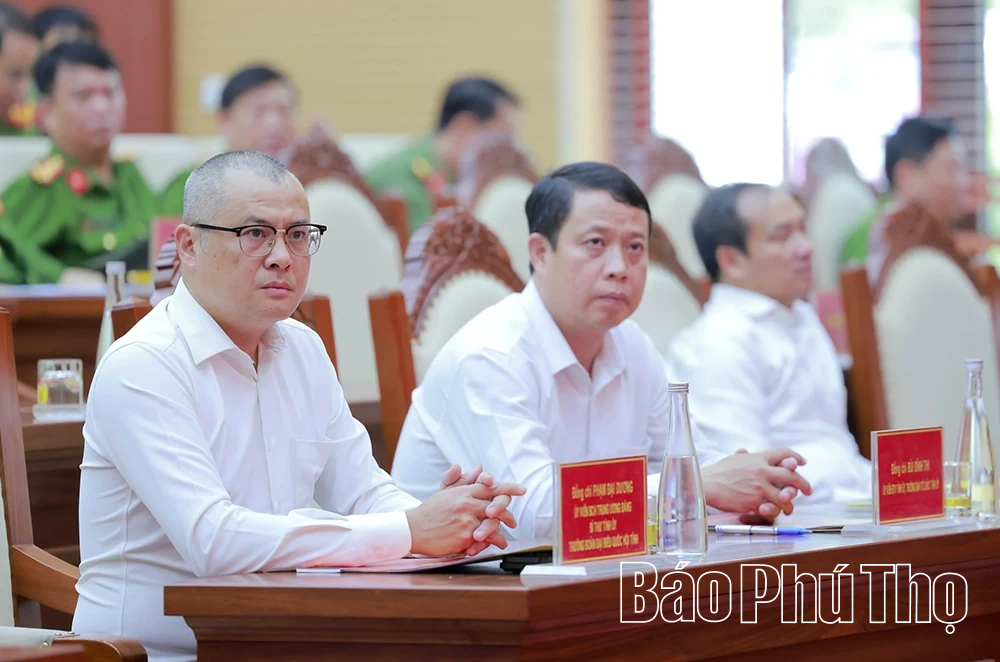 Chúc mừng và trao thưởng cho Công an tỉnh Phú Thọ có thành tích xuất sắc trong công tác đấu tranh phòng, chống tội phạm
