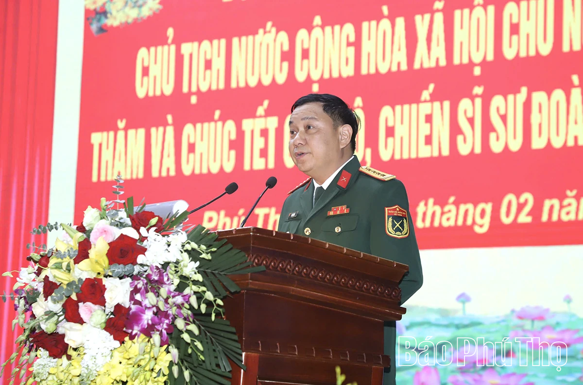 Chủ tịch nước Lương Cường thăm, ch&uacute;c Tết c&aacute;n bộ, chiến sĩ Sư đo&agrave;n 316