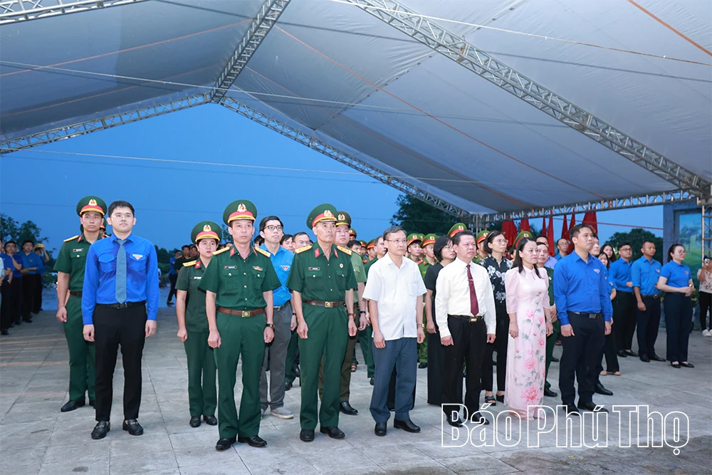Thắp nến tri ân các Anh hùng liệt sĩ