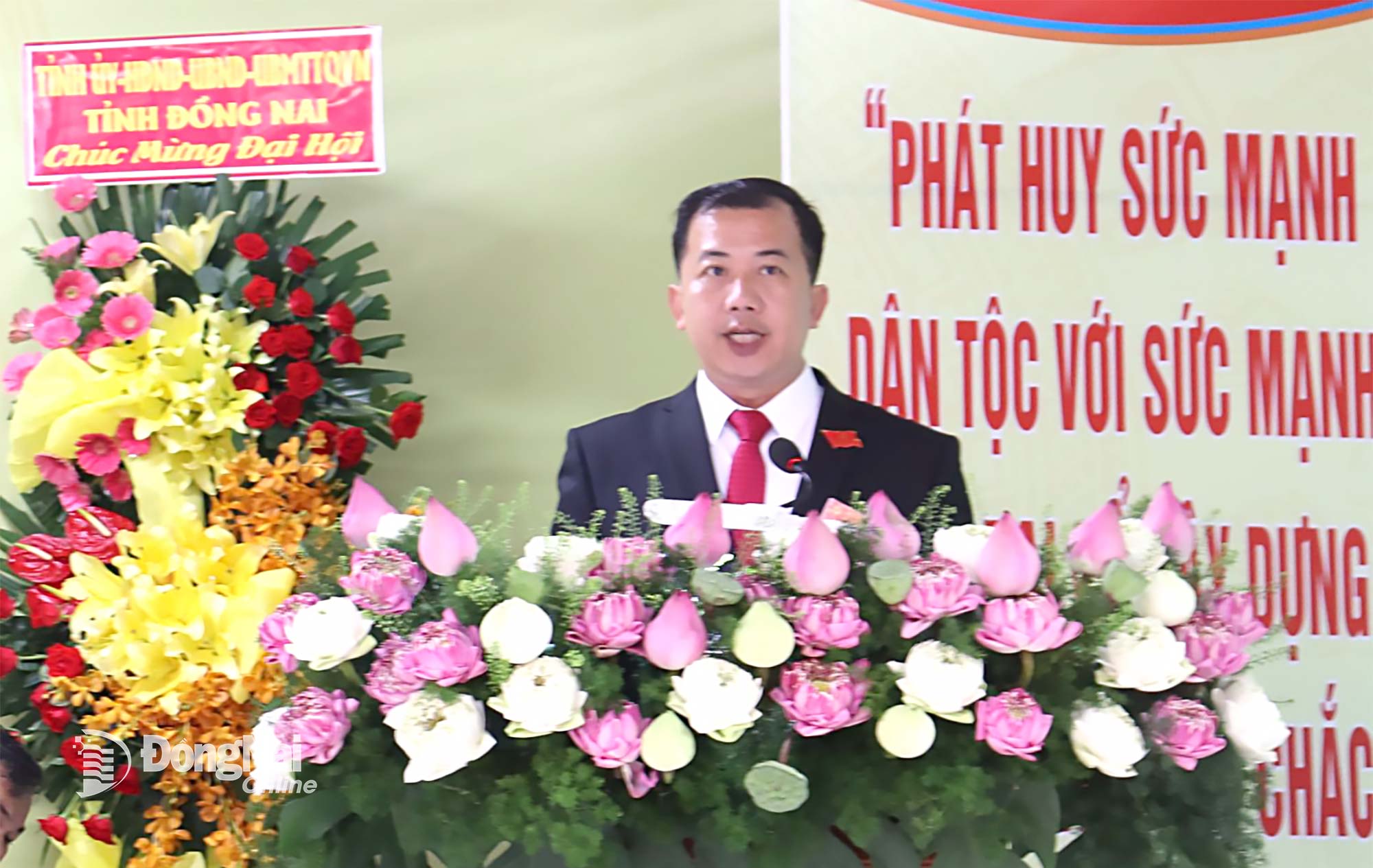 Tỉnh ủy viên, Bí thư Đảng ủy, Chủ tịch HĐND xã Xuân Phú Lại Thế Thông phát biểu bế mạc đại hội. Ảnh: Nguyệt Hà