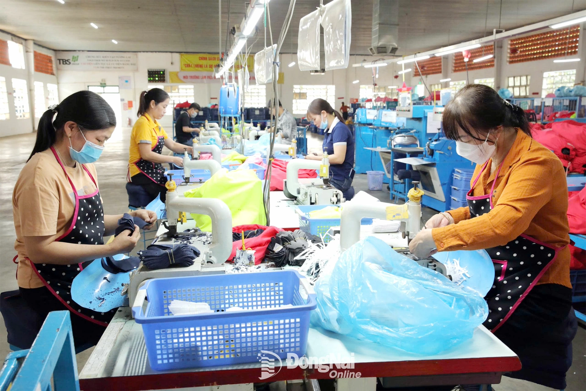 Công ty TBS An Giang (phường Bình Phước) luôn quan tâm đến an toàn vệ sinh cho người lao động. Ảnh:&nbsp;Trương Hiện