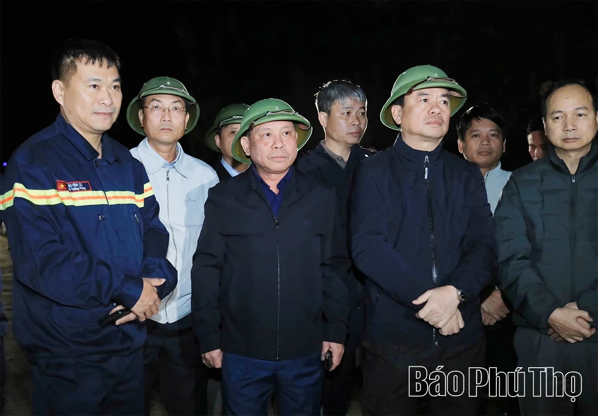 Sạt lở nghiêm trọng trên Quốc lộ 6, đoạn qua xã Mai Châu