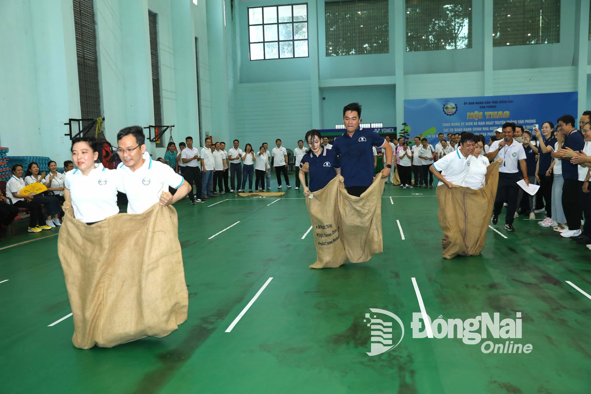 Các vận động viên thi đấu môn nhảy bao bố. Ảnh: Huy Anh