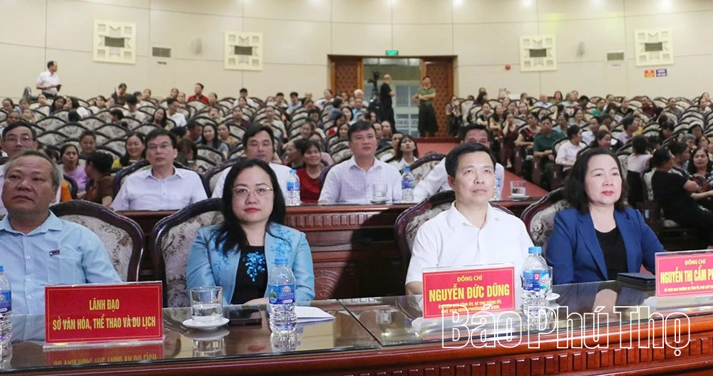Giao lưu nghệ thuật phục vụ Nhân dân dịp Giỗ Tổ Hùng Vương tại các phường Hòa Bình, Vĩnh Phúc