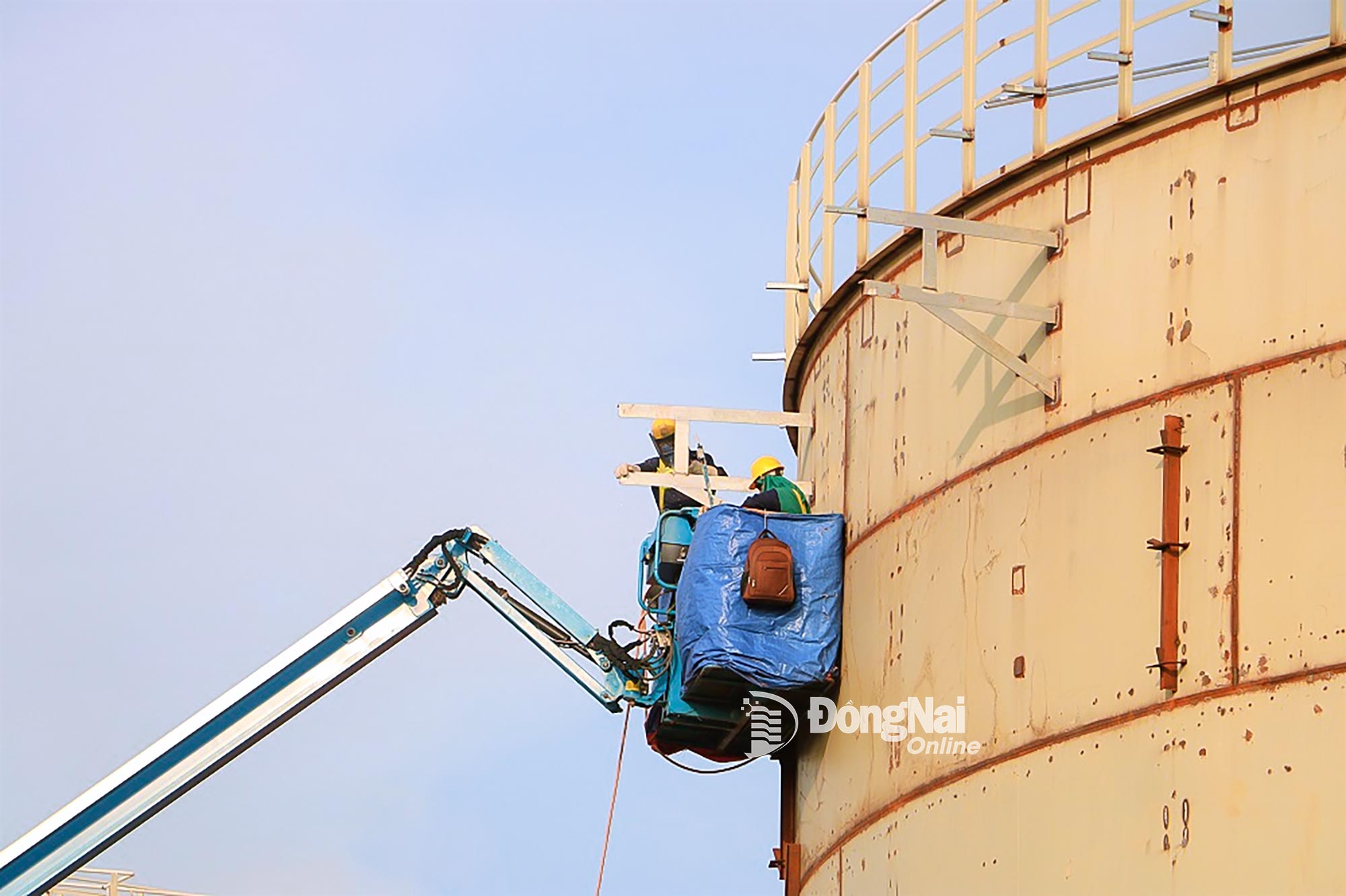 Theo tiến độ được điều chỉnh, việc thi công xây dựng 6 bồn chứa nhiên liệu tàu bay tại Sân bay Long Thành sẽ hoàn thành trước ngày 5-12-2025. Ảnh: Phạm Tùng