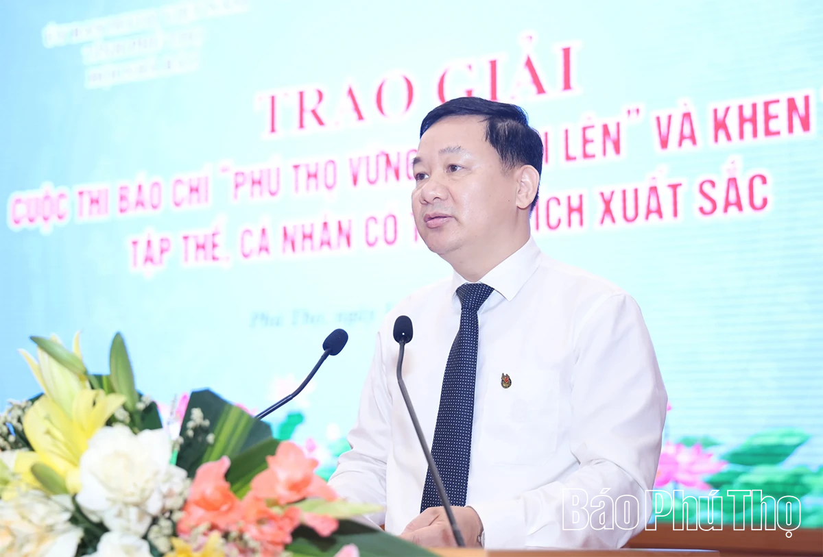 Trao giải cuộc thi báo chí “Phú Thọ vững bước đi lên” và khen thưởng tập thể, cá nhân có thành tích xuất sắc