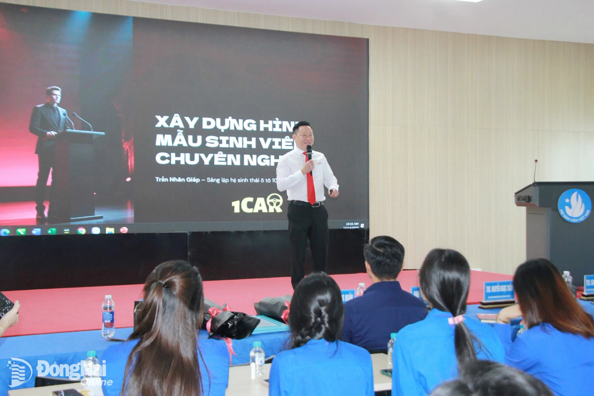 Báo cáo viên là chủ doanh nghiệp chia sẻ nội dung chuyên đề tại Học kỳ doanh nghiệp năm 2025. Ảnh: Nga Sơn