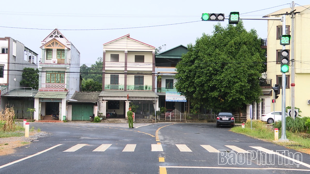 Thanh Ba gắn biển công trình chào mừng Đại hội Đảng