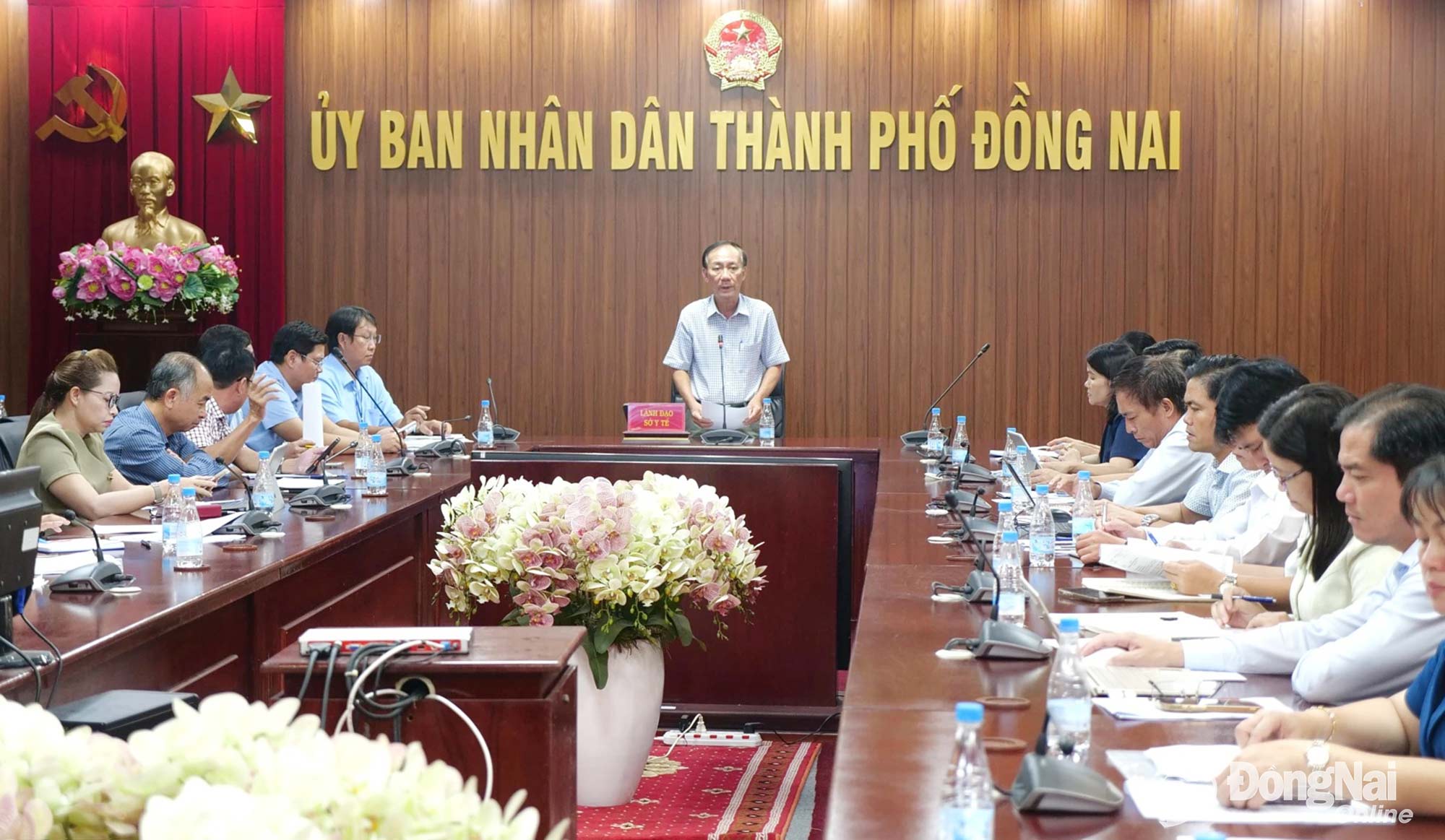 Bác sĩ chuyên khoa II Lưu Văn Dũng, Phó Giám đốc Sở Y tế chủ trì hội nghị. Ảnh: Hạnh Dung  