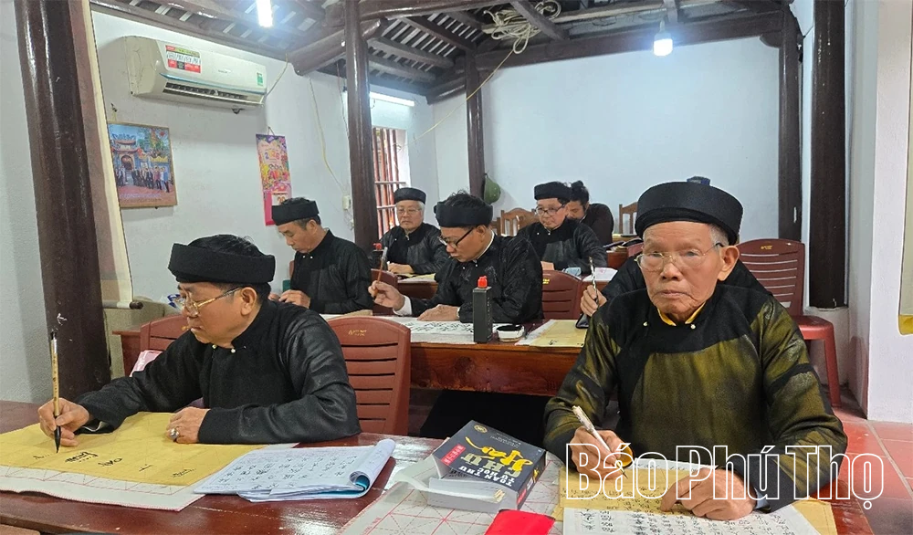 Những người giữ “hồn chữ cổ” ở Thổ Tang