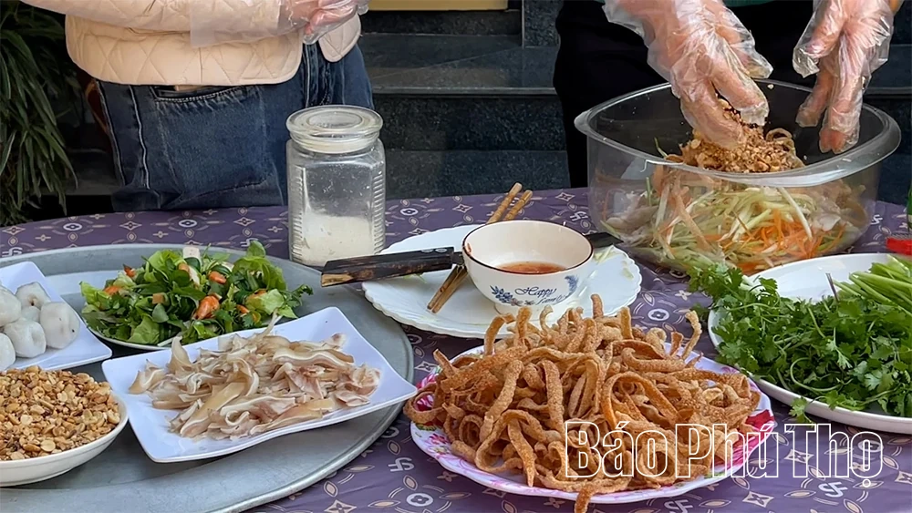 Nộm v&oacute; cần Hương Canh: Tinh t&uacute;y hồn qu&ecirc;