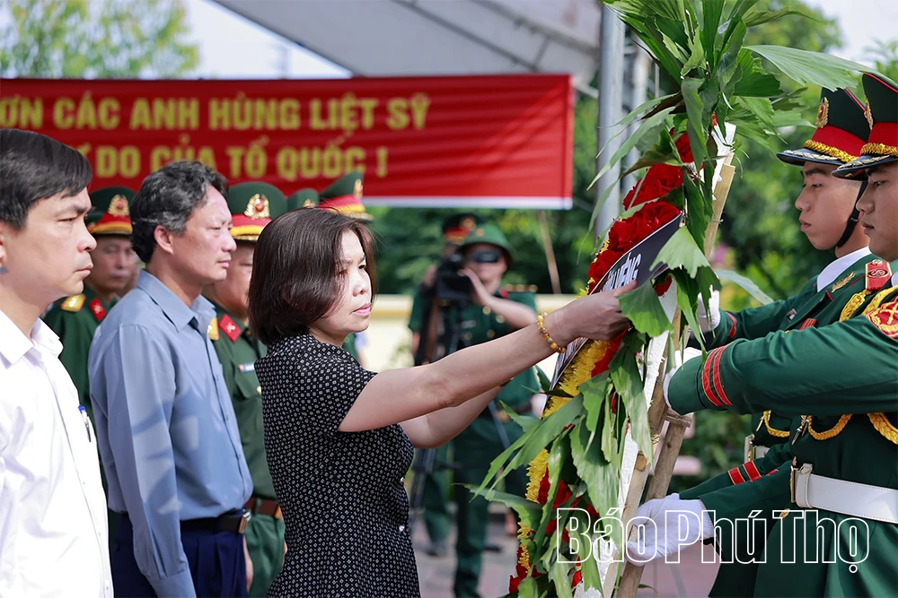 Dâng hương tưởng niệm các Anh hùng liệt sĩ và triển khai lấy mẫu hài cốt liệt sĩ chưa xác định được thông tin