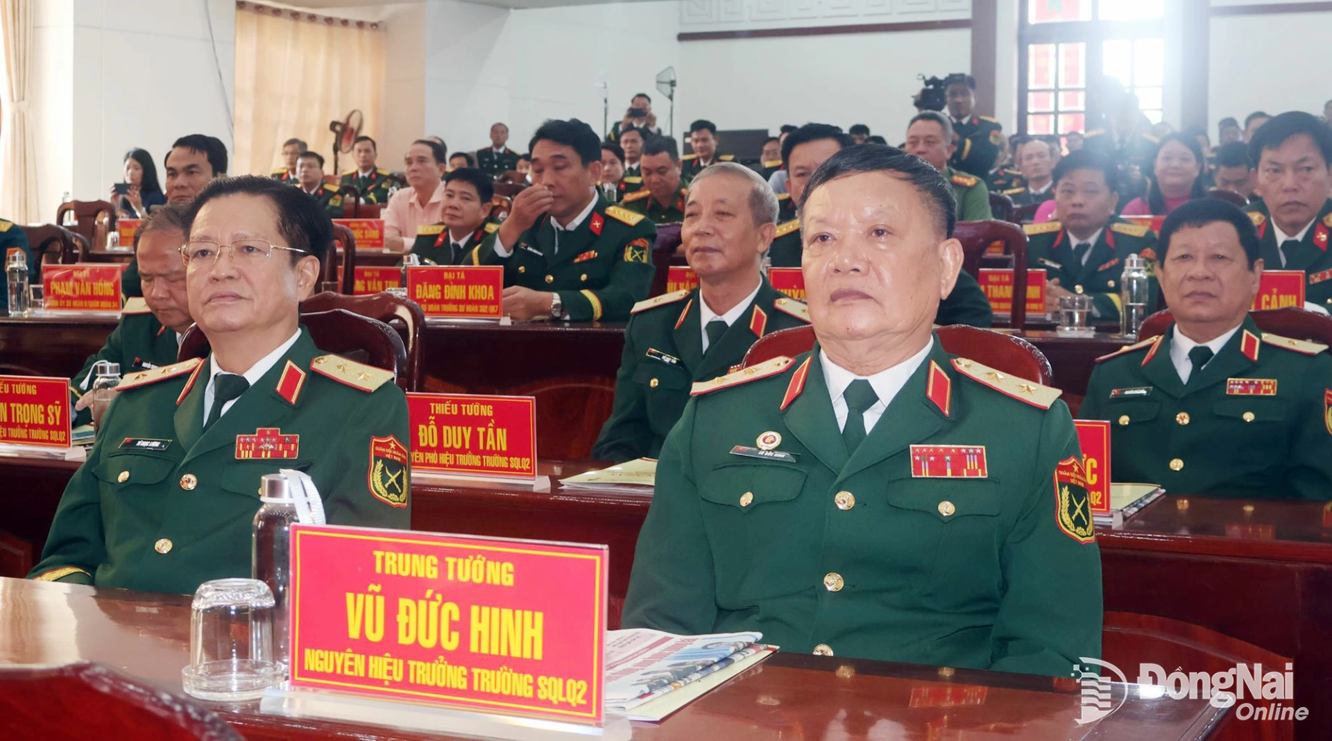 Các đồng chí nguyên thủ trưởng nhà trường dự lễ. Ảnh: Nguyệt Hà