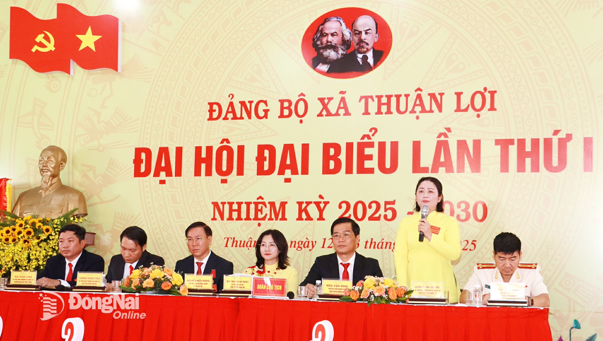 Đoàn Chủ tịch điều hành đại hội. Ảnh: Như Nam